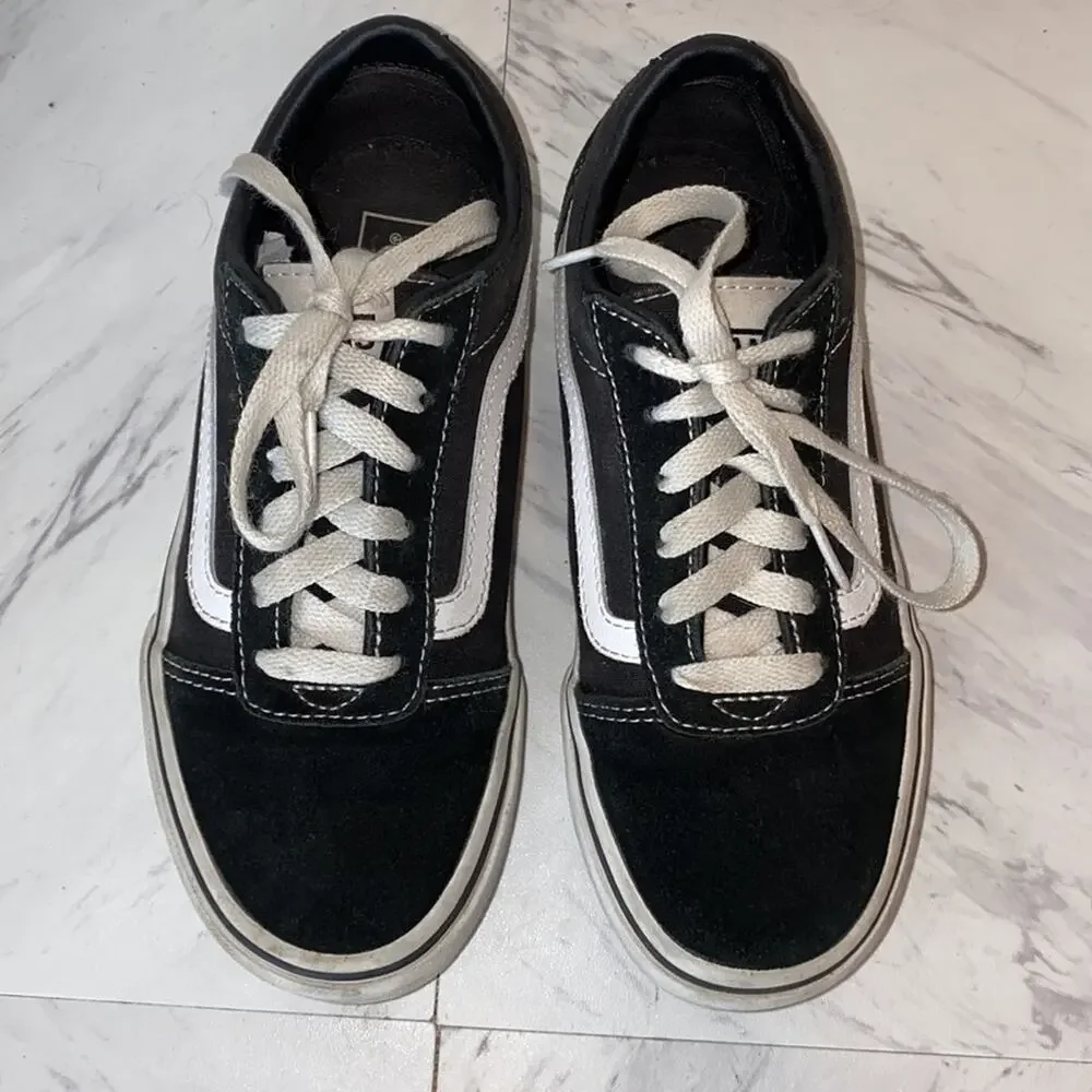 Vans Black & White Classic Old Skool Low Top Sneakers Youth Size 2